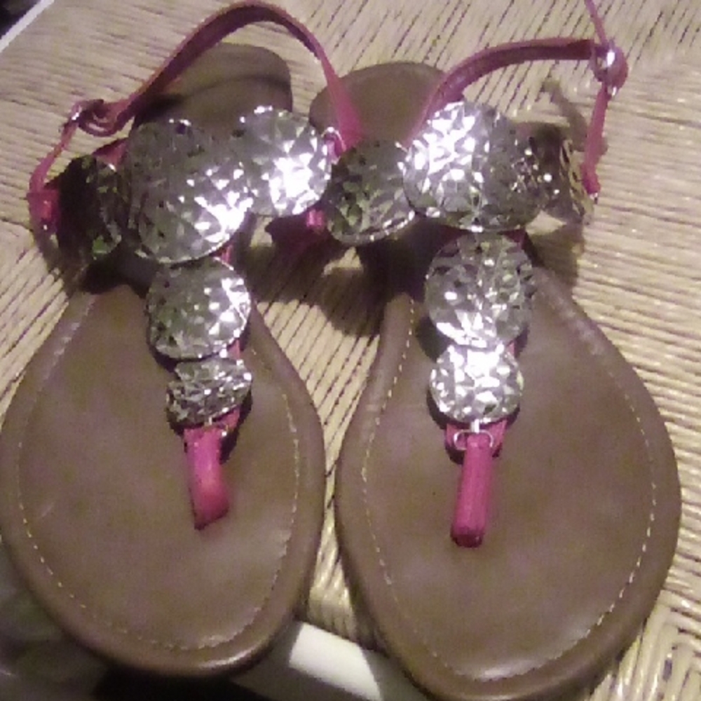 Madeline Stuart Size 10 Wide Hammered Silver Embellished Sandals.